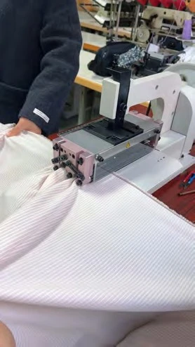 公司资料中的服装细节加工现场